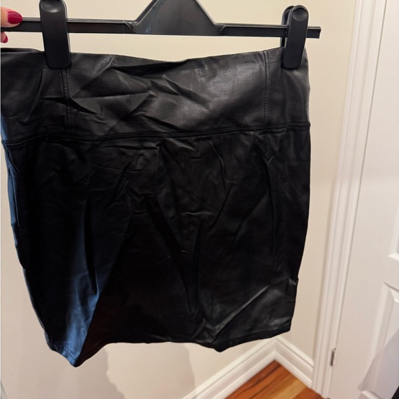 Wilfred. Aritzia. Faux leather mini. Tailored style- tight fitting. Black - Picture 2 of 5